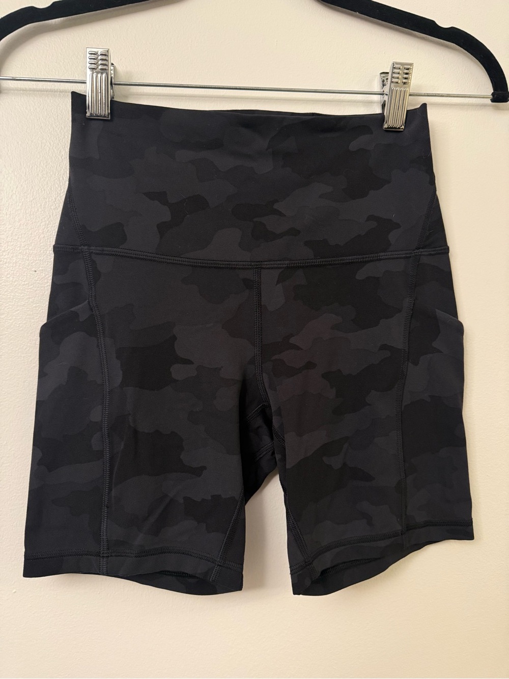Lululemon Align high rise- 6” (Sz 4)